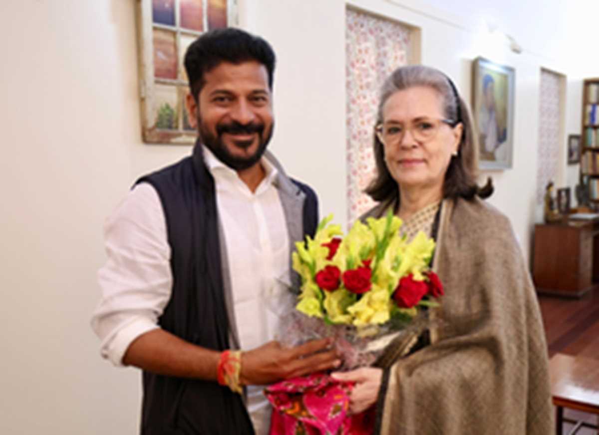 रेवंत रेड्डी के शपथ ग्रहण समारोह में शामिल होने पर सोनिया ने कहा, संभवतः हां